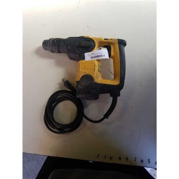 DEWALT D25304 ROTARY HAMMER TESTED AND WORKING