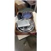 Image 1 : BOX OF KITCHEN ITEMS AND MIXING BOWLS