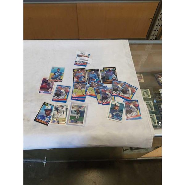 LOT OF TORONTO BLUE JAYS COLLECTIBLE TRADING CARDS FROM 1980 AND 90