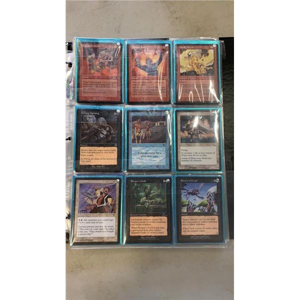 BINDER OF MAGIC THE GATHERING CARDS