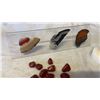 Image 2 : AGATE SLICE DISPLAY W/ CARNELIAN STONE AND RED JASPER TUMBLED STONES