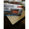 Image 2 : BLACK AND DECKER 6 SLICE AIR FRY TOASTER OVEN - RETAIL $119
