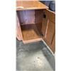 Image 2 : OAK END TABALE W/ MAGAZINE RACK