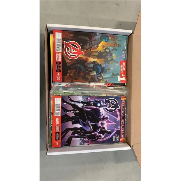 BOX OF DC AND MARVEL COMIC BOOKS