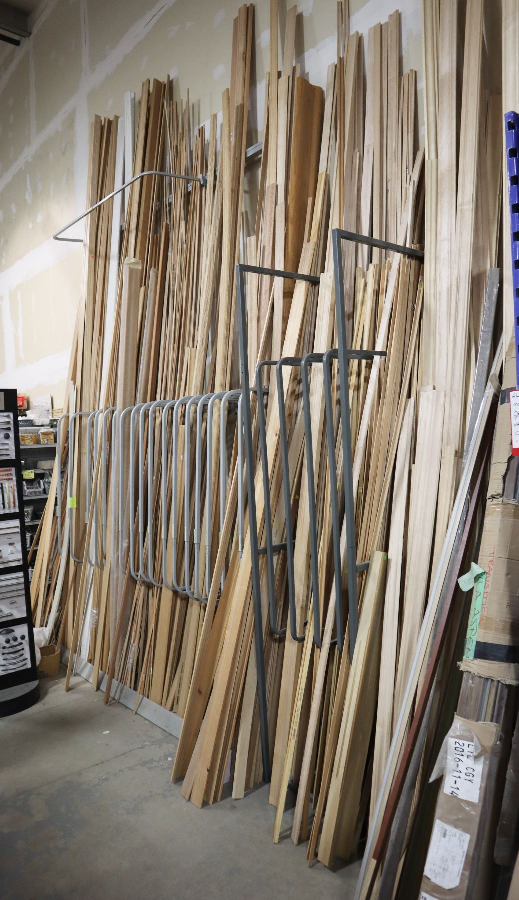 OAK AND MAPLE MOLDING (RACKING NOT INCLUDED)