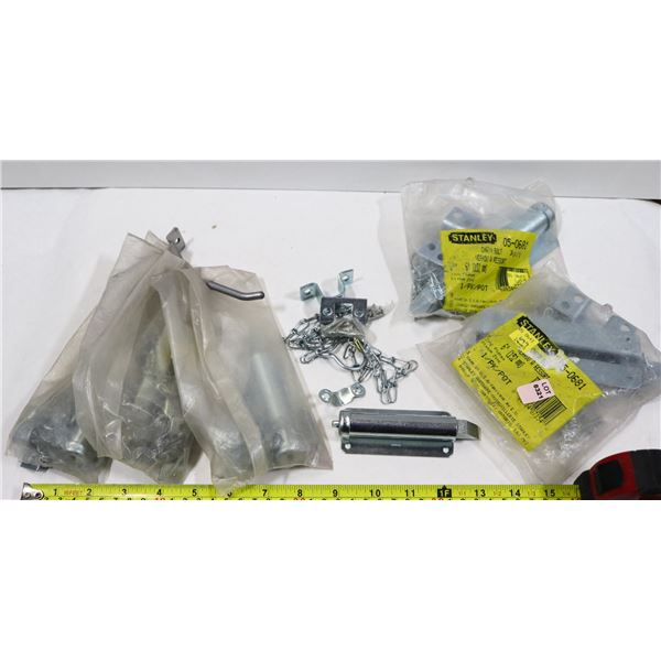LOT OF MULTIPLE CHAIN BOLT