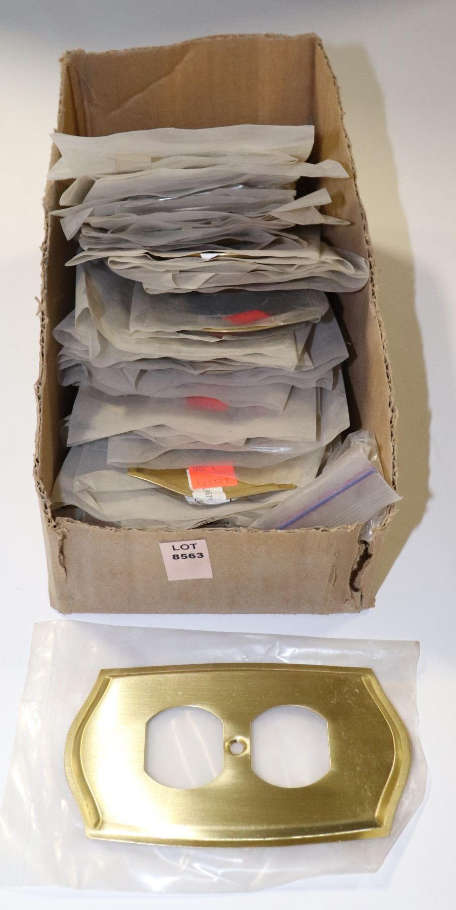 BOX OF WALL PLUG BACK PLATE
