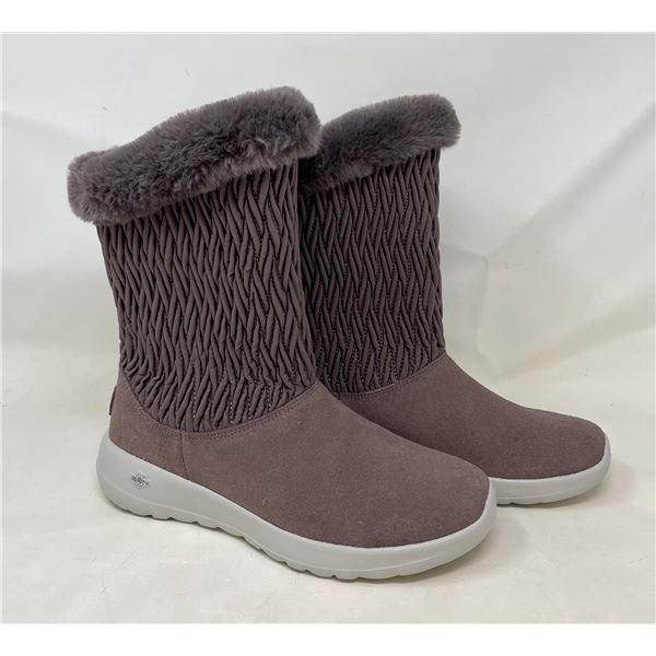 Like New  Plum Sketchers, Size 7.5