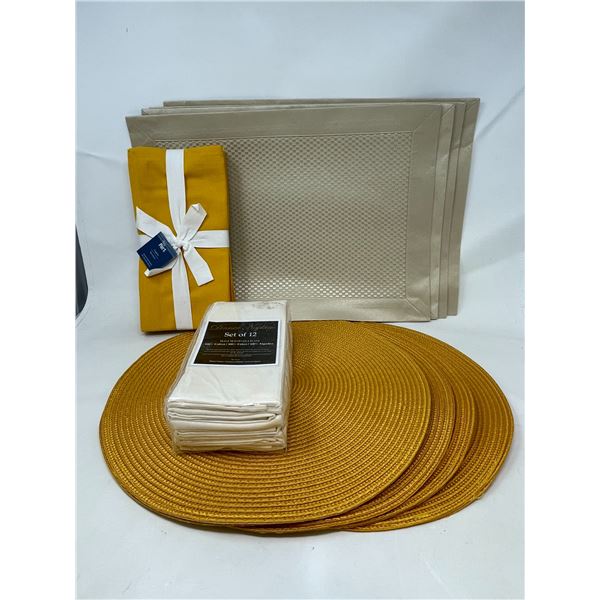 Place Mats & Napkins