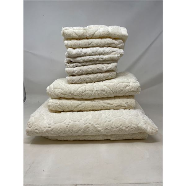 Used Bianca 9pc Set of Towels
