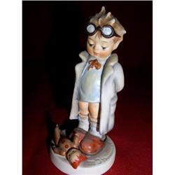 127 GOEBEL W GERMANY DOCTOR PUPPENDOKTOR 5"T