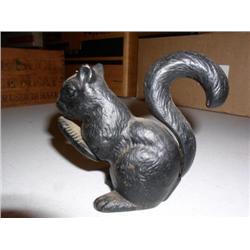CAST IRON SQUIRREL NUT CRACKER 4 1/2"T