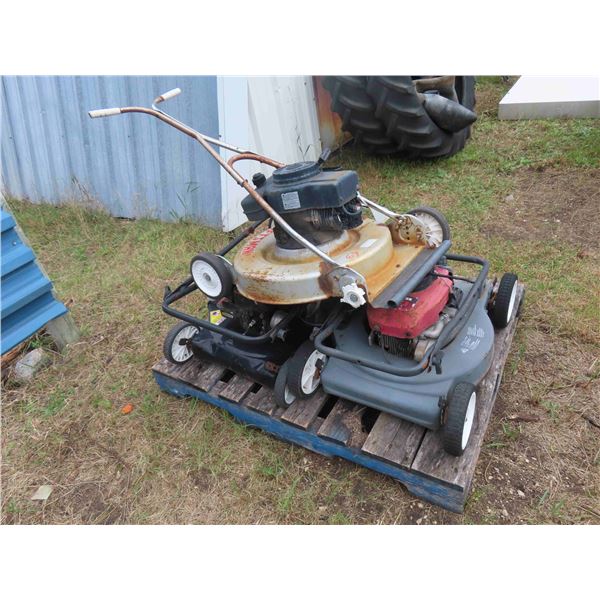 3 Push Mowers Not Running For Parts : 2 Craftsman , 1 Poulan