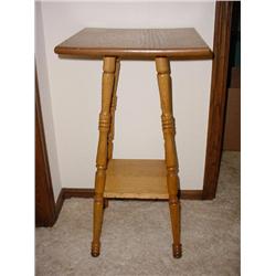 OAK LAMP TABLE 291/2"T 16"W