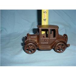 CAST IRON CAR 3"T