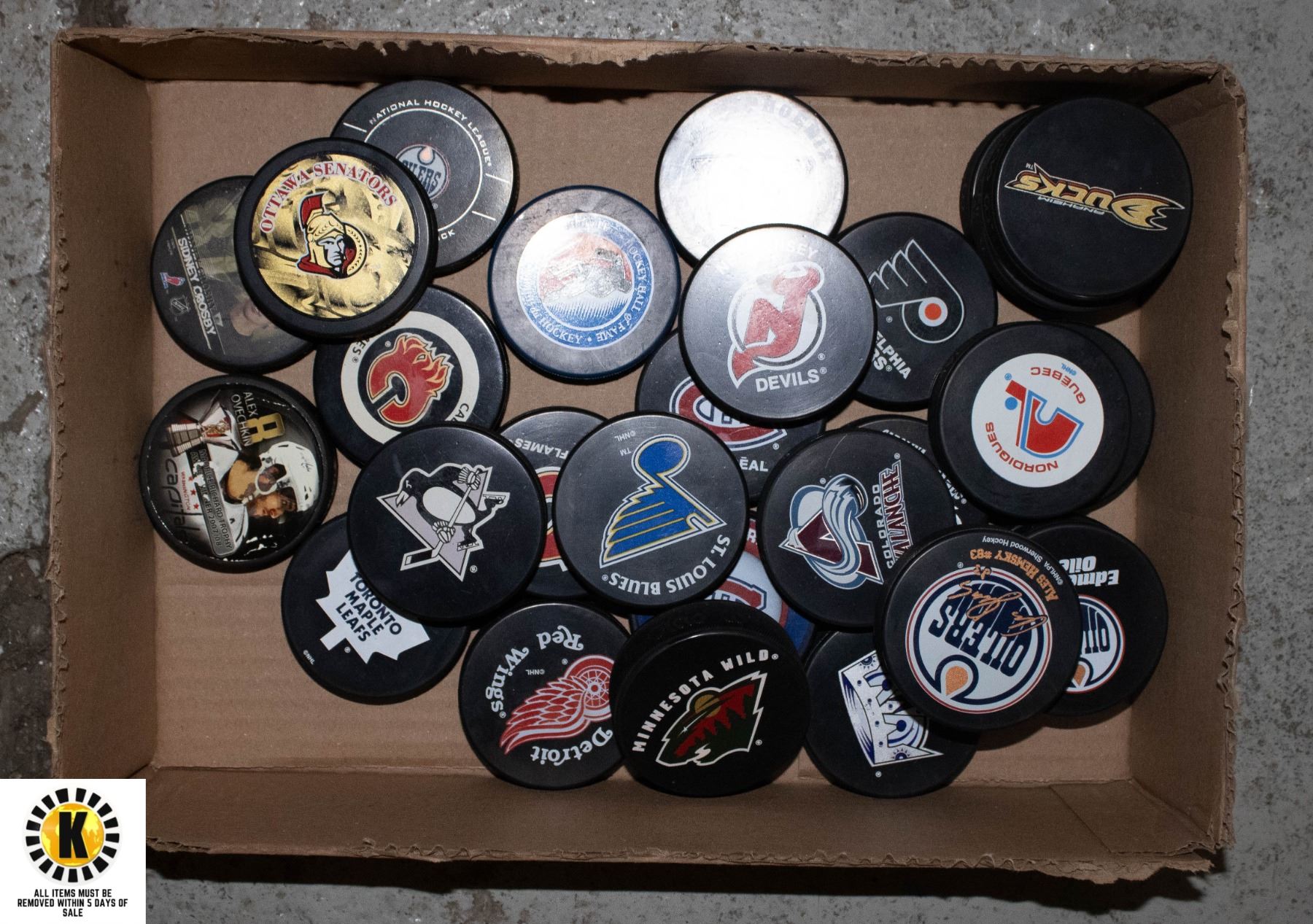 NHL HOCKEY PUCK COLLECTION