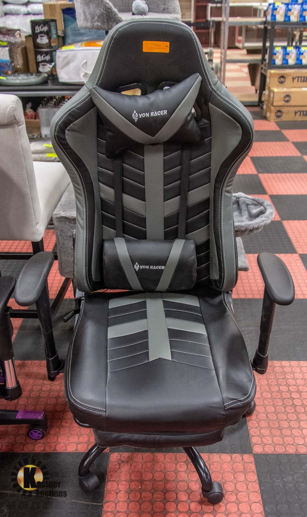 Van Racer Chaise NEWLY ASSEMBLED VON RACER GAMING CHAIR W/FOOT REST