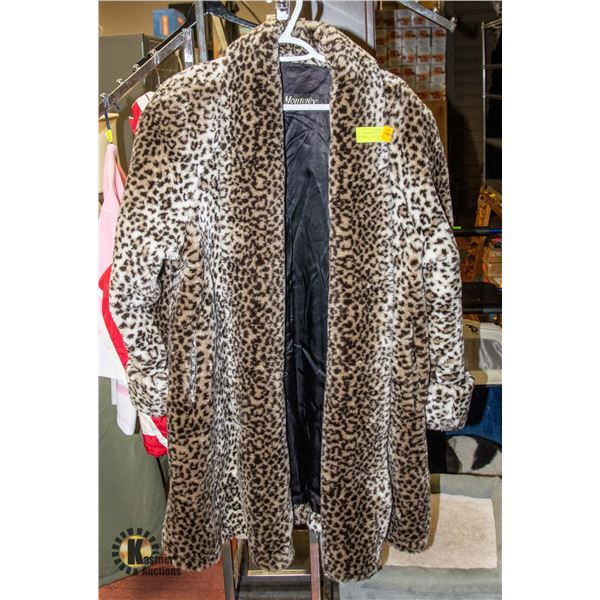 MONTERY FASHION COAT SIZE MEDIUM
