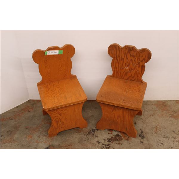 *(2) Kid's Chairs