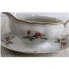 Image 2 : Floral-Themed Gravy Boat