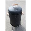 Image 5 : ** MECO Smoker on Stand - Untested