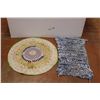 Image 1 : (2) Rugs - Round Measures 28" in Diameter
