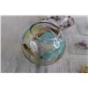 Image 5 : (4) Floral Coasters, Floral Hot Plate (?), Floral Glass Cross, Misc