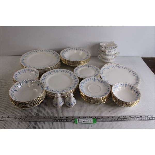 55-Pieces of Royal Albert  Memory Lane  Dish Set