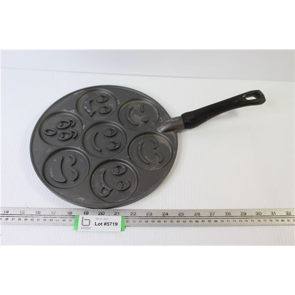 Nordic Ware - Patterned Emoji Pancake Skillet