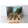 Image 3 : (2) Vintage Beatles Vinyl Records - Abbey Road, Help (Help Cover is Damaged)