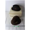Image 1 : (2) Hats with Hudson Bay Hat Box