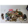 Image 9 : Sewing Kit - w/Costume Jewelry - Belt