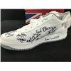 Image 3 : RUBEN STUDDARD PERFORMANCE WORN SHOES SIGNED BY HIM, CLAY AIKEN AND ALL TOP 10 SEASON 2 CONTESTANTS