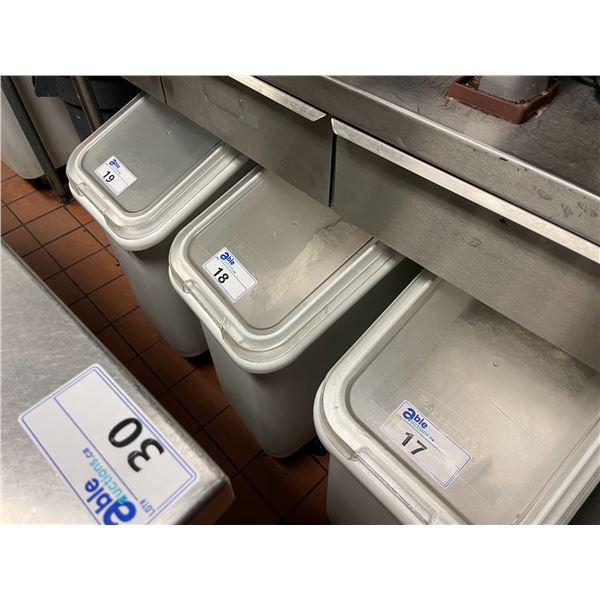 RUBBERMAID WHITE MOBILE COMMERCIAL INGREDIENTS BIN WITH LID