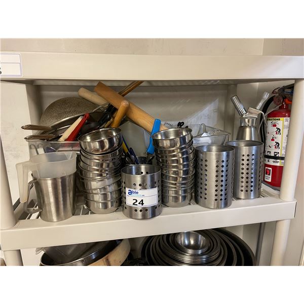 SHELF OF ASSORTED COMMERCIAL KITCHENWARE ITEMS & BOWLS ( SHELF NOT INCLUDED )