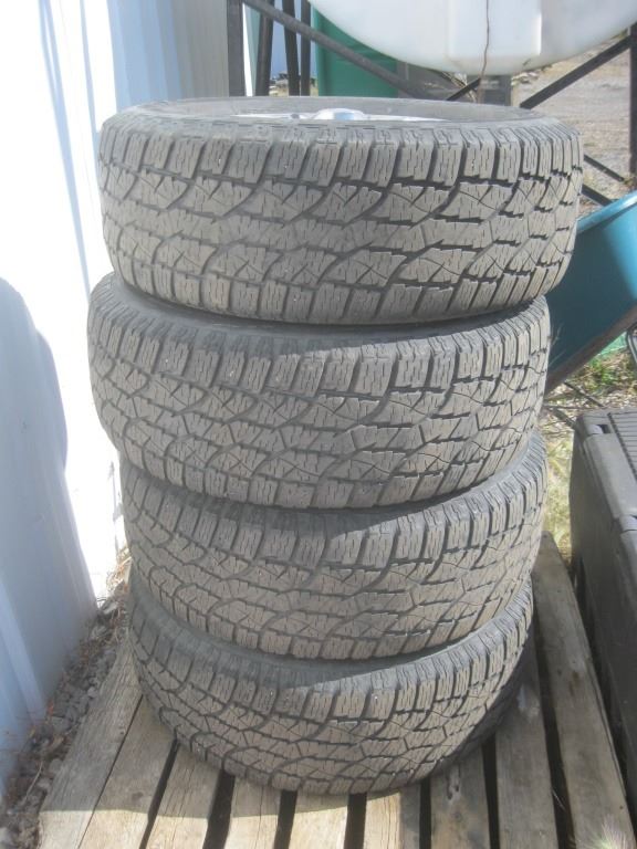 set of 4 tires wild country radial tires