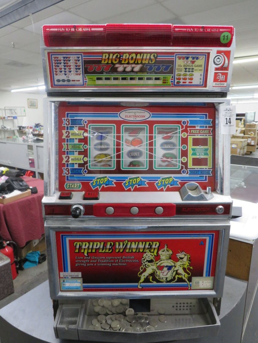 Big Bonus Token Slot Machine