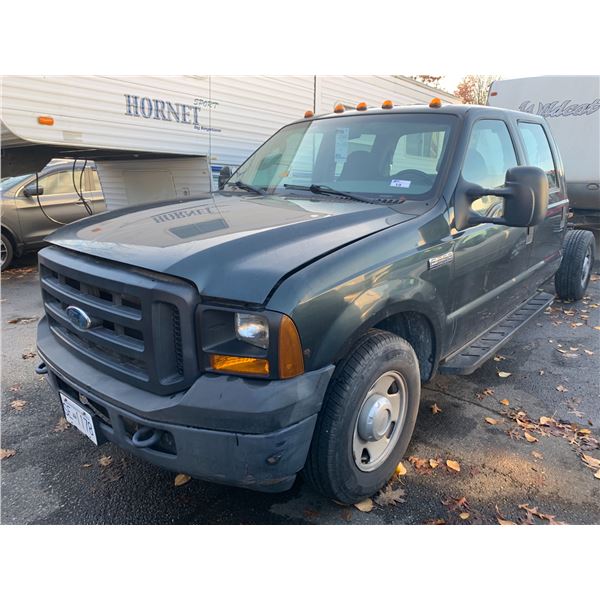 2006 FORD F-250, XL SUPER DUTY, 4DR CREW CAB CHASSIS, BLACK, VIN 1FTSW20506ED90561,