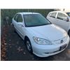 Image 2 : *MUST TOW* 2005 HONDA CIVIC, 4DR SEDAN, WHITE, VIN JHMES96525S800087,