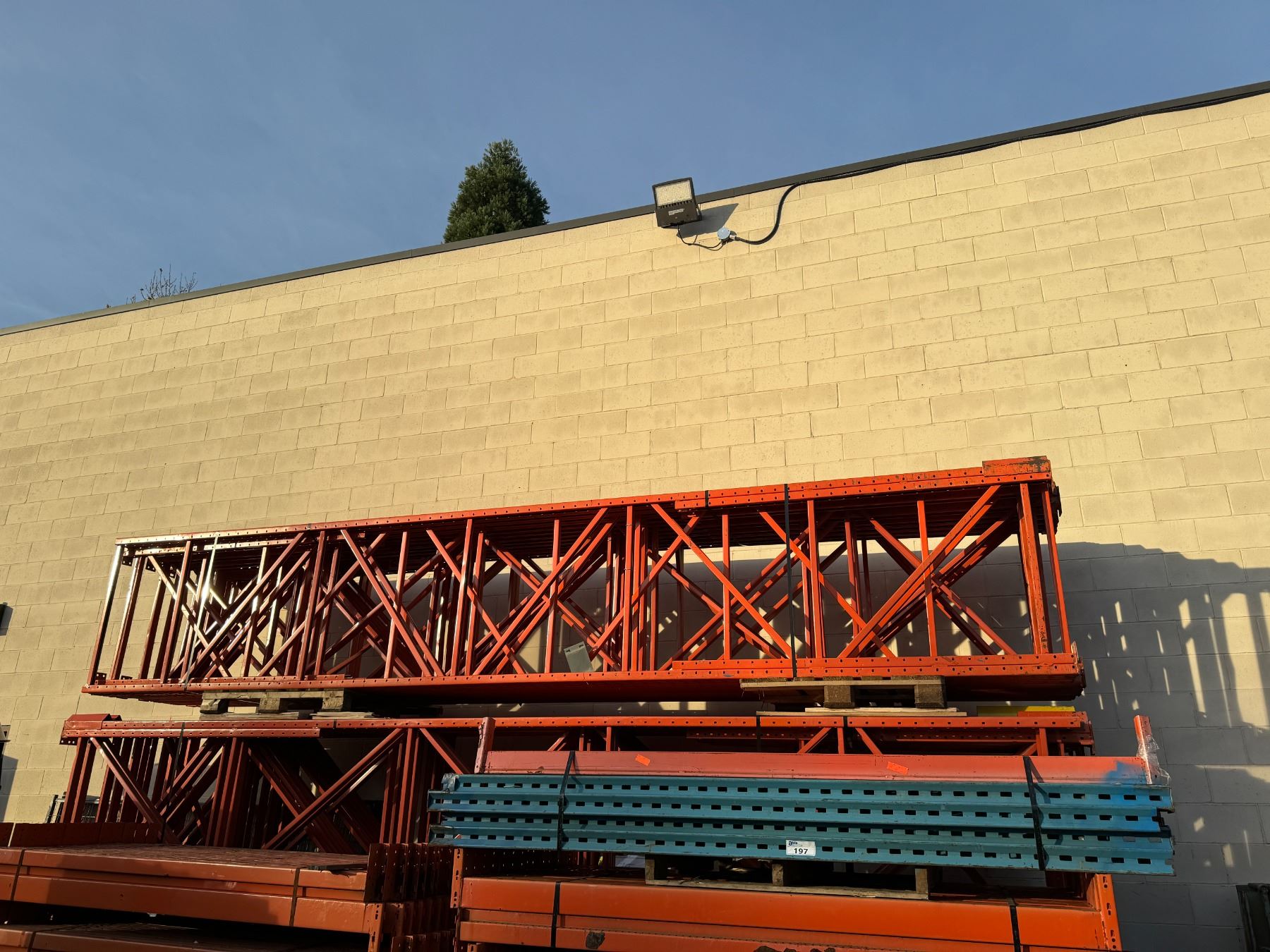 LOT OF 11PCS ORANGE INDUSTRIAL PALLET RACKING 20FT X 42