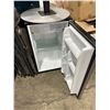 Image 2 : WHIRLPOOL STAINLESS STEEL / BLACK ELECTRIC BAR FRIDGE