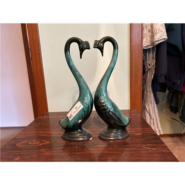 2 Swan Statues W4H12