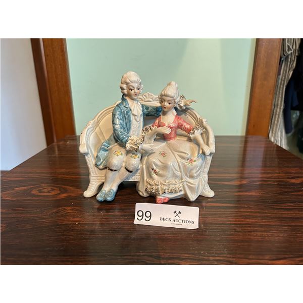 Victorian Colonial Couple On Couch W7D4H7