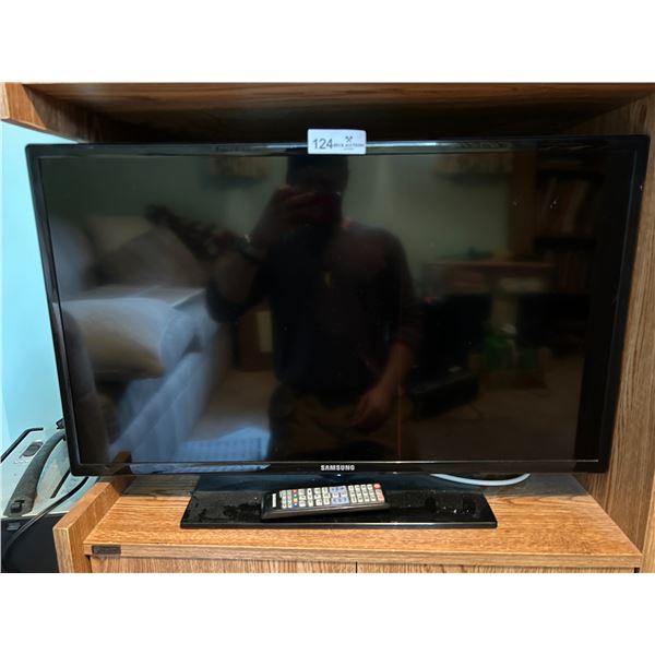 Samsung TV With Remote W20L28