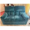 Image 1 : Big Comfy Love Seat 38D 55W