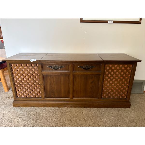 Vintage Record Player 60L 17D 24H