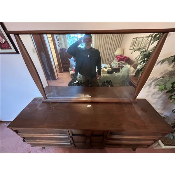 Hardwood Dresser With Mirror 65x70