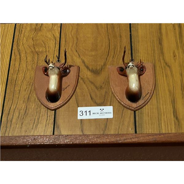 2 Deer Heads Wall Mount