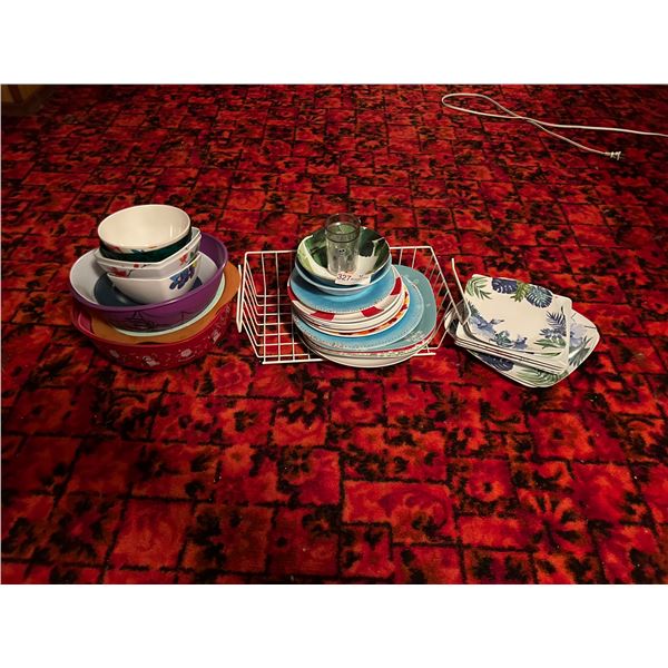 Assorted Plastic Plates With Christmas Set