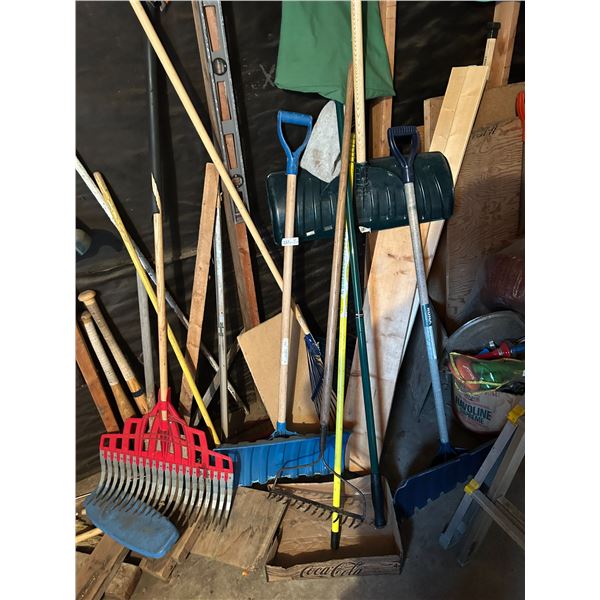 Snow Shovels And Rakes